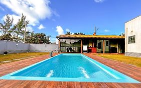 Casa a poucos metros da Praia do Coral - Cabo Frio